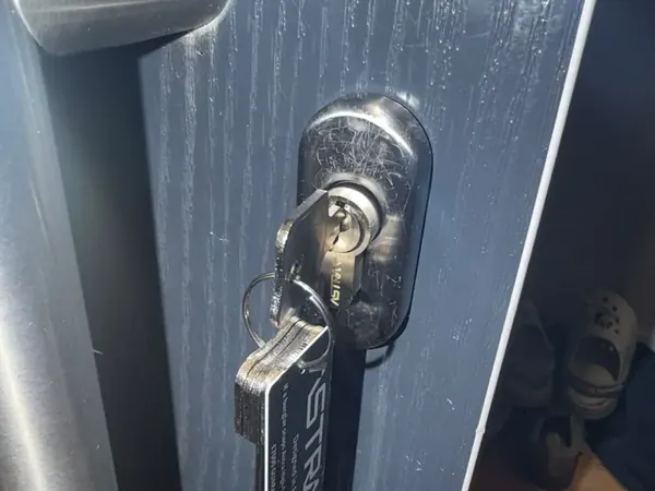 Anti-snap euro cylinder with keys on a grey composite door
